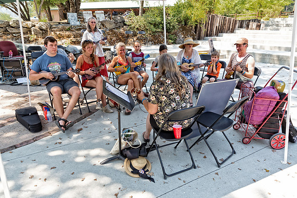 Playing the ukulele workshop with Peggy Reza