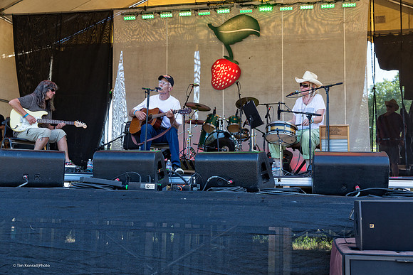 Nina Gerber, Mitch Third & Chris Webster on the Main Stage